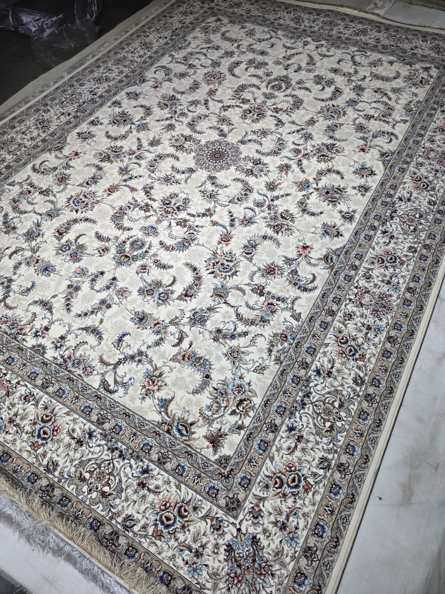 فرش 1200 شانه ( موجودی 2عدد 9متری)